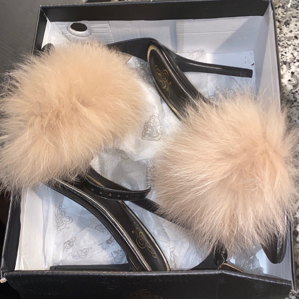 Black heels with brown fur - Brand New Never Worn